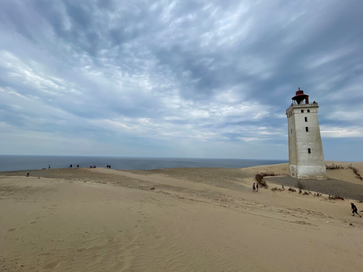 Wind noise around Danish lighthouse (1 hour)